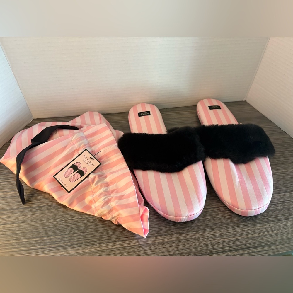 VICTORIAS SECRET SIGNATURE SATIN SLIPPERS WITH DUST BAG, size M(7-8)